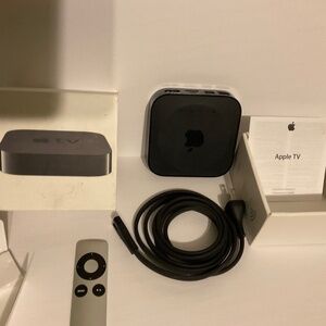 Apple TV (3rd Generation) 1080P Media Streaming Player A1469 - Remote & Cords